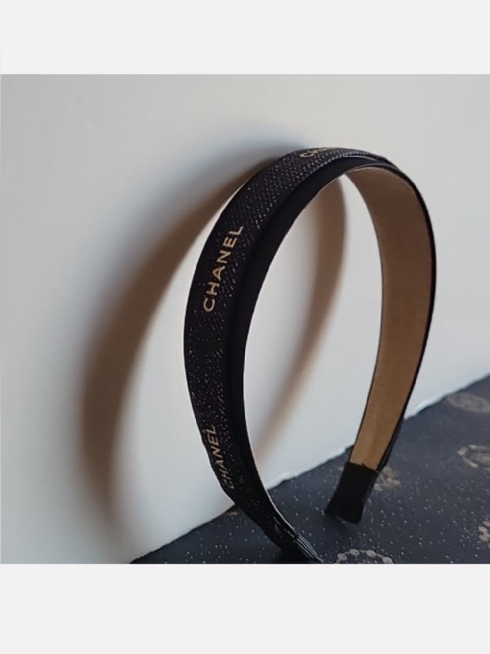 CHANEL Black Ribbon - Picture 5 of 10